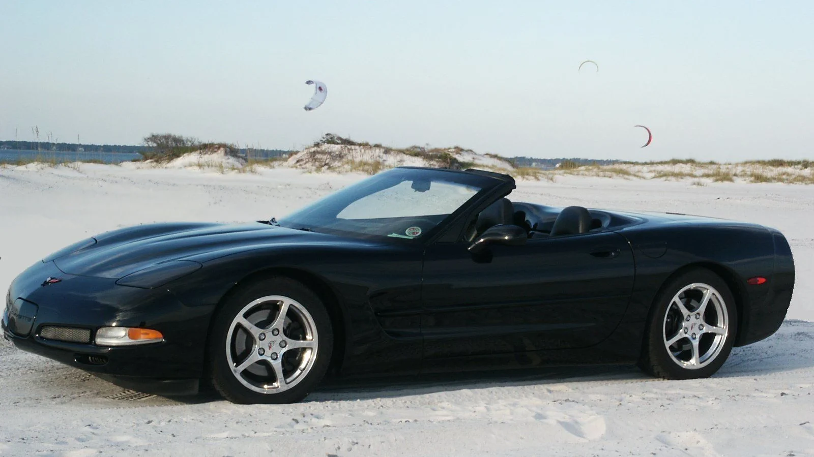 Corvette Generations/C5/C5 2000 Black Left.webp